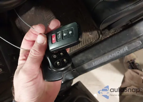 2015 Toyota Highlander Limited V6 z USA, uszkodzony, nr VIN 5TDDKRFH6FS178482